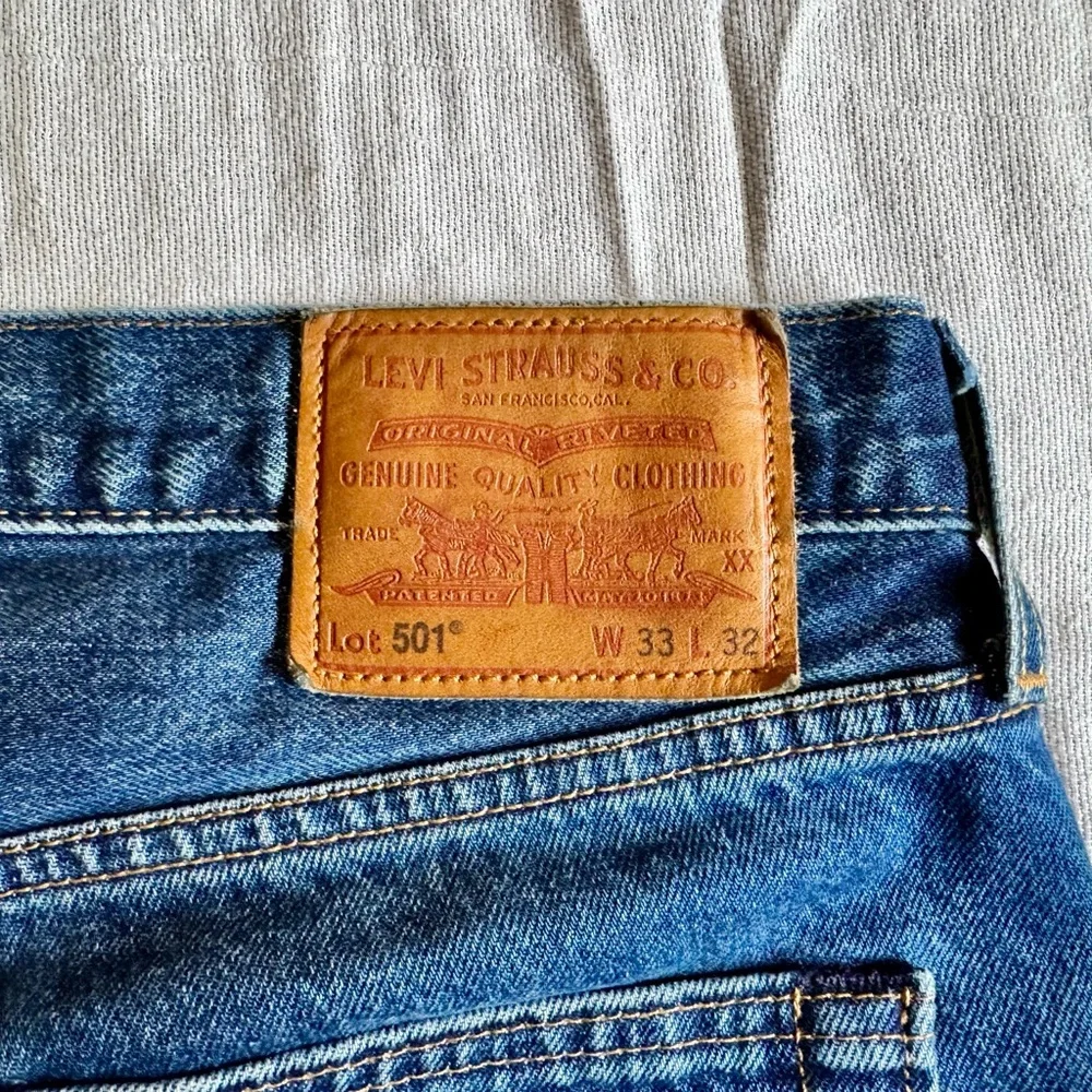 Levi's Premium Selvedge 501 ST Slim Straight Jeans in Medium Blue Wash - Picture 7 of 11